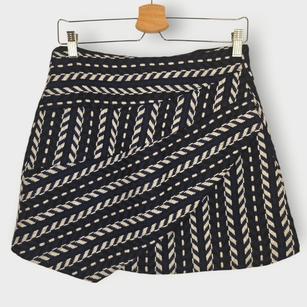 Haute Rogue Susan Geometric Mini Skirt Women's Sz. M asymmetrical Front overlay - Picture 2 of 13